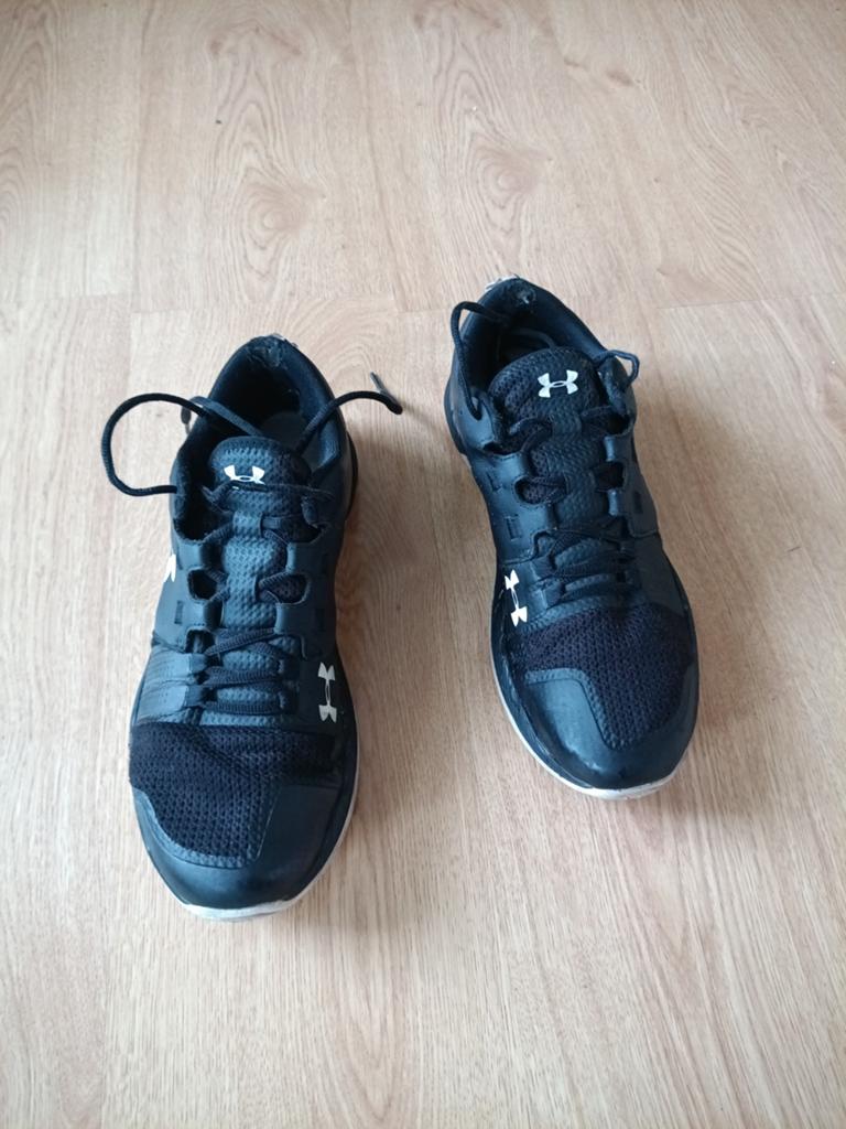 Under Armour Sportschoenen Zwart, Ophalen of Verzenden, Gedragen, Zwart, Sportschoenen