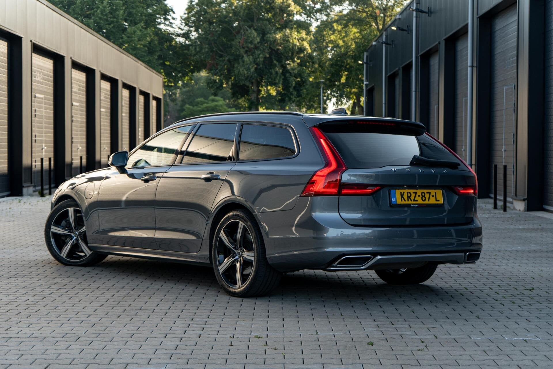 Volvo V90 2.0 T8 AWD R-Design *Pano* Vol* Dealer onderhouden, Automaat, Dealer onderhouden, Euro 6, 4 cilinders