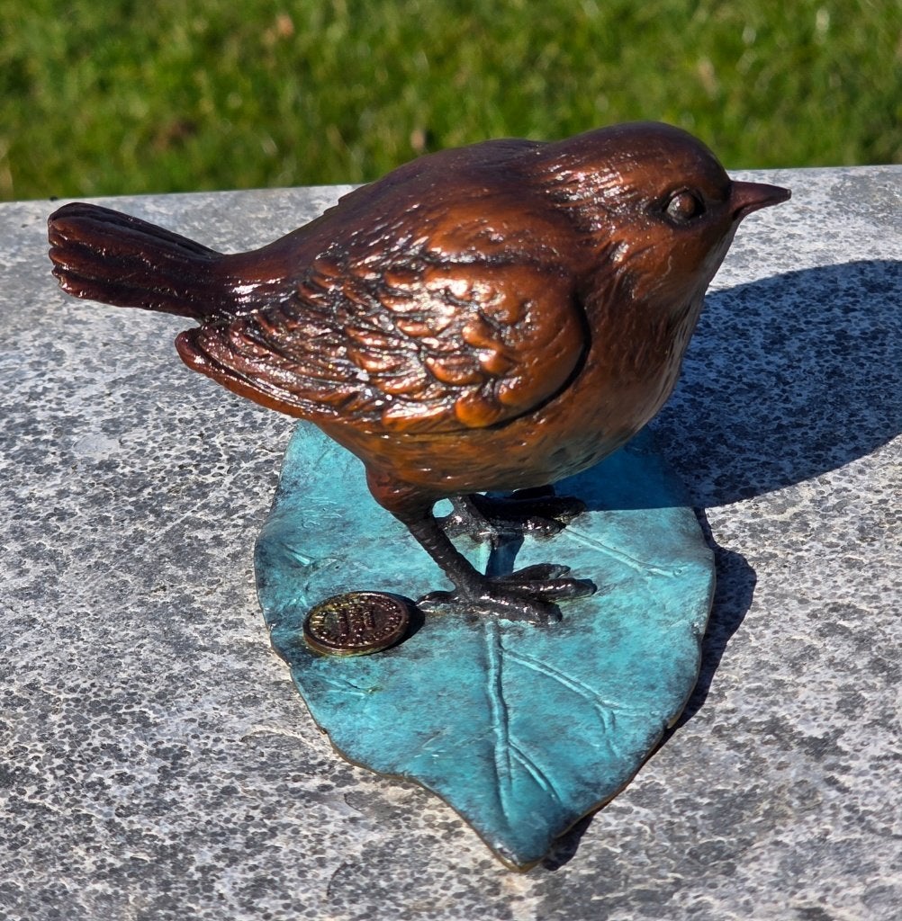 WINTERKONINKJE / VOGEL / Bronzen beeld / OP BLAD, Dierenbeeld, Nieuw, Info@huisentuindecoratiemarie.nl, Huis en tuin decoratie marie