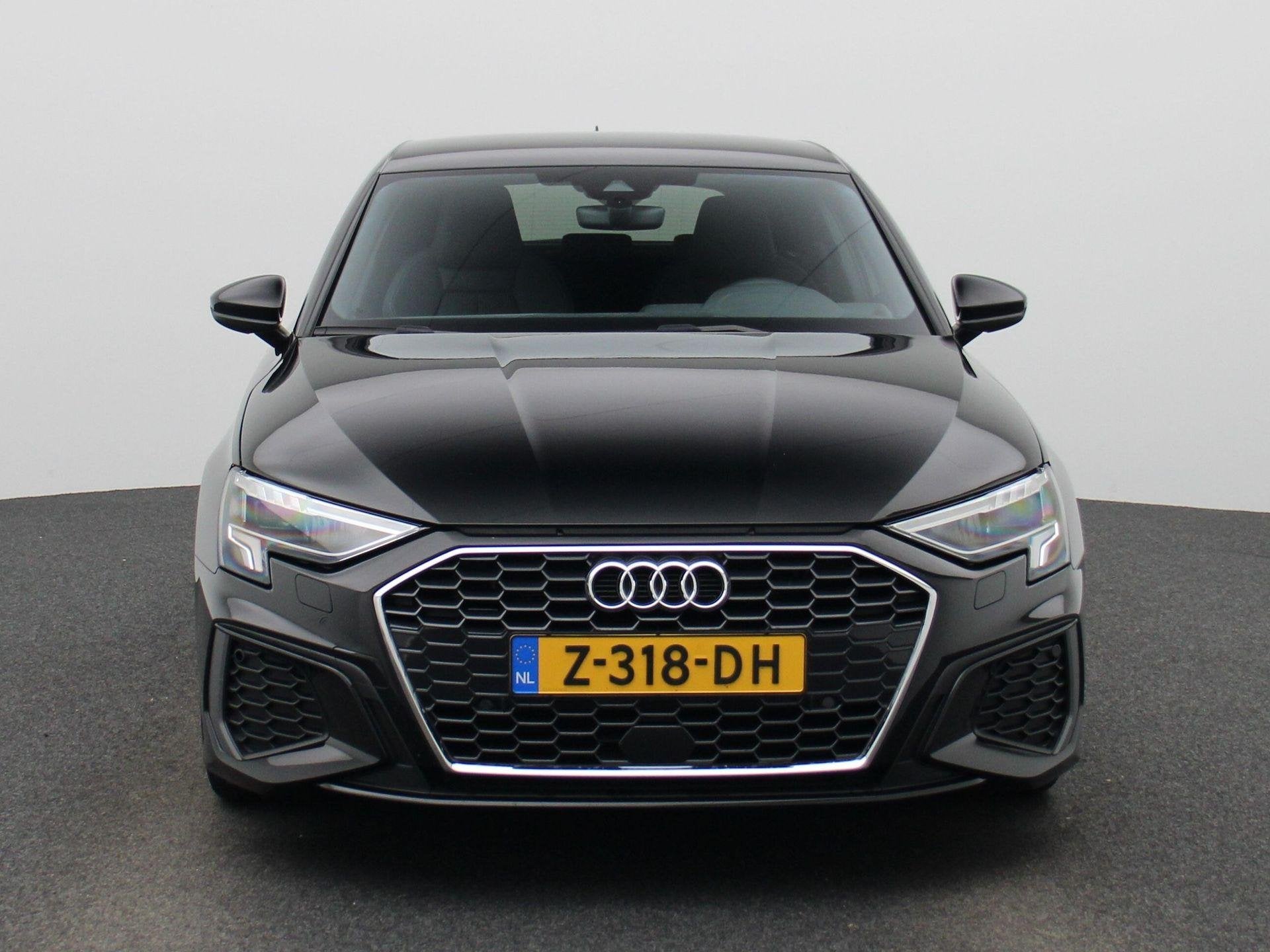 Audi A3 Sportback 30 TFSI S edition | S-line l MMI Navigatie, 12 maanden, Leder en Stof, Zwart, Origineel Nederlands