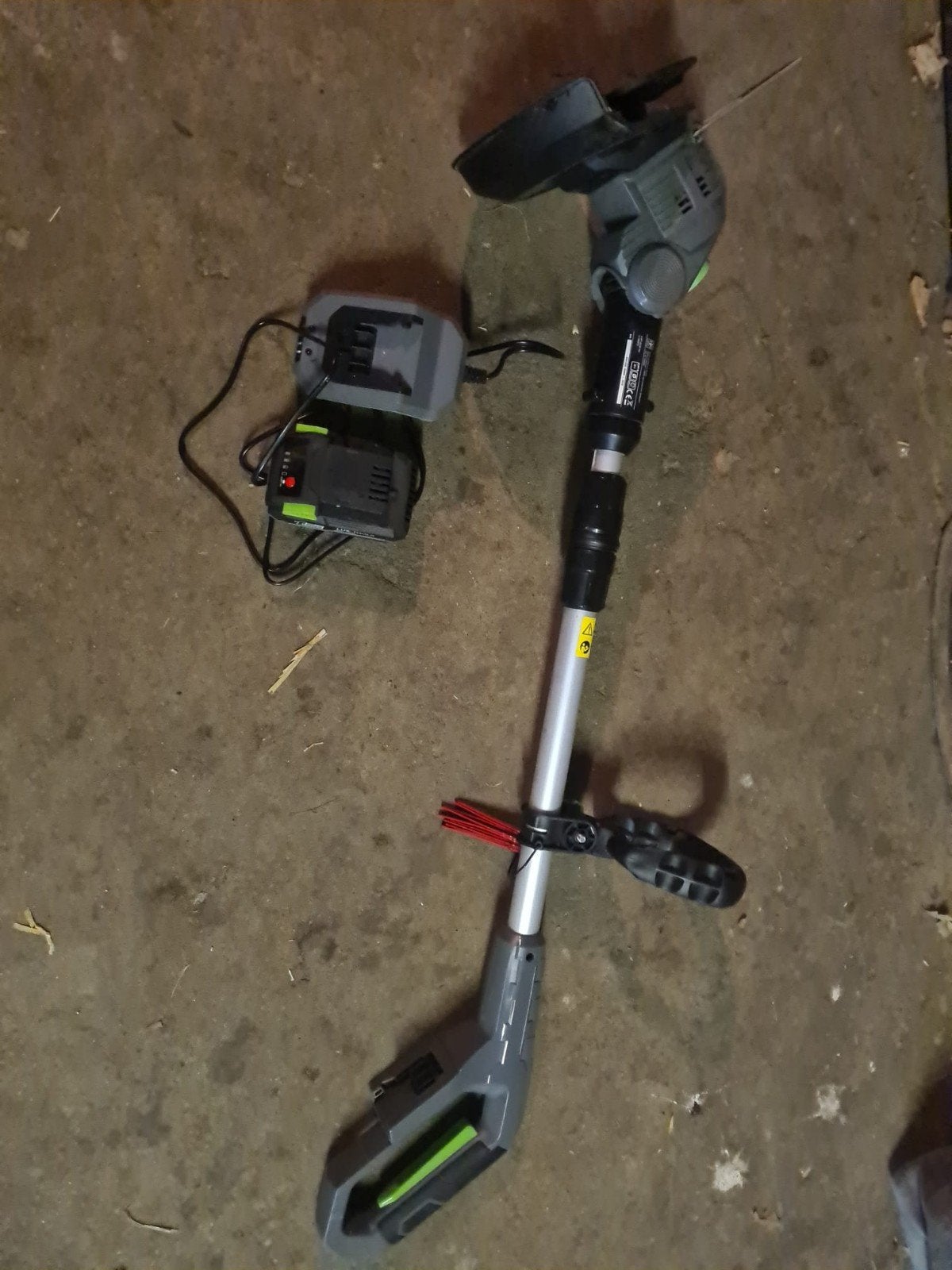 Lux 20v Accu Grastrimmer met Accu en Lader, Ophalen, Zo goed als nieuw, Accu-grasmaaier, Lux Tools