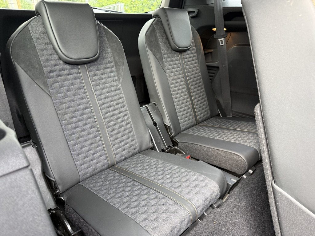 Peugeot 5008 130pk PT Road Trip 7p., Camera | Navi & CarPlay, Auto's, Peugeot, Gebruikt, Euro 6, 1199 cc, 1404 kg