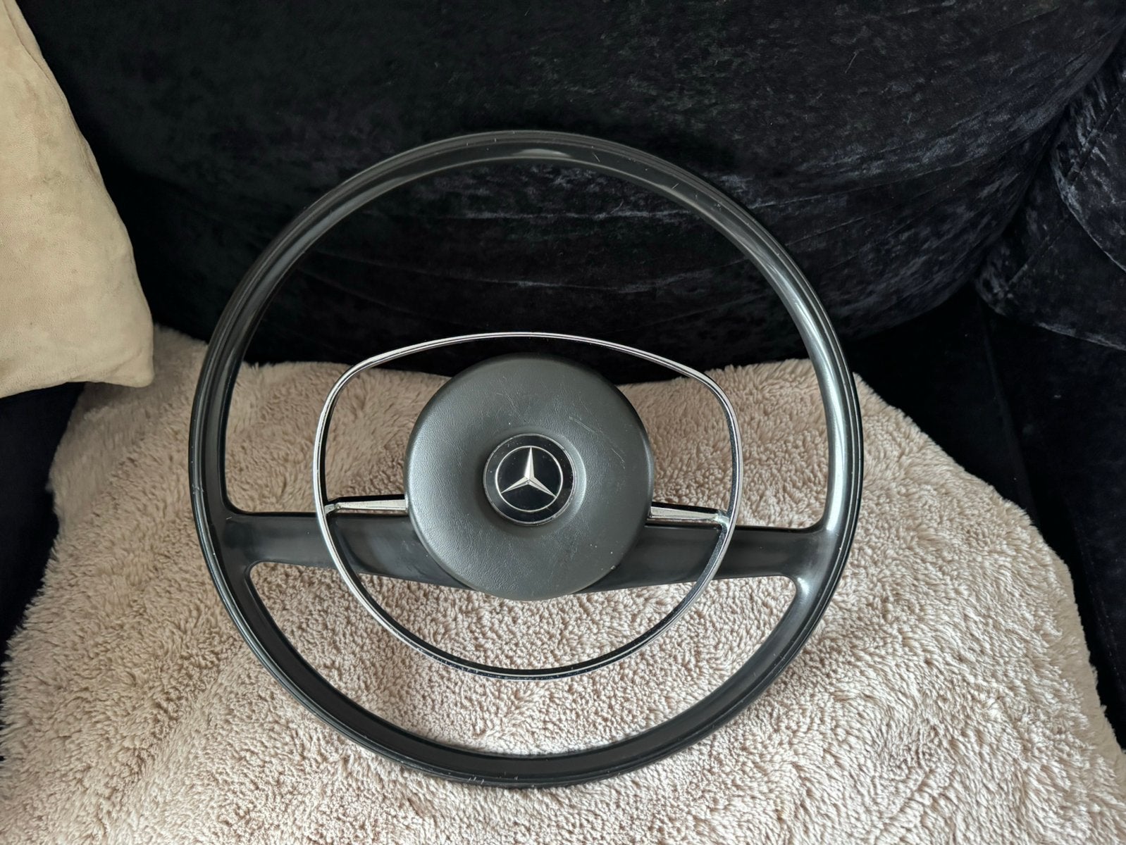 Mercedes W115 Type 1 bakelieten stuur zwart – sublieme staat, Ophalen