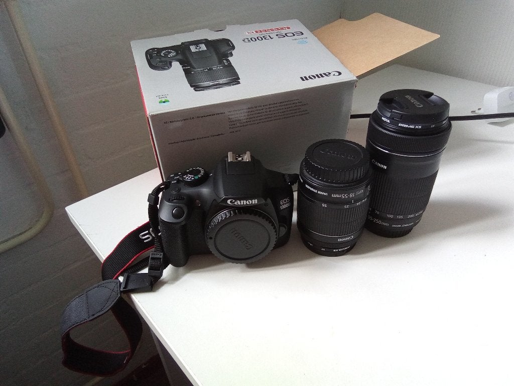 Canon 1300D+18-55 en 55-250 lens/IZGST/-7000 clicks, Audio, Tv en Foto, Fotocamera's Digitaal, Ophalen, Spiegelreflex, Zo goed als nieuw