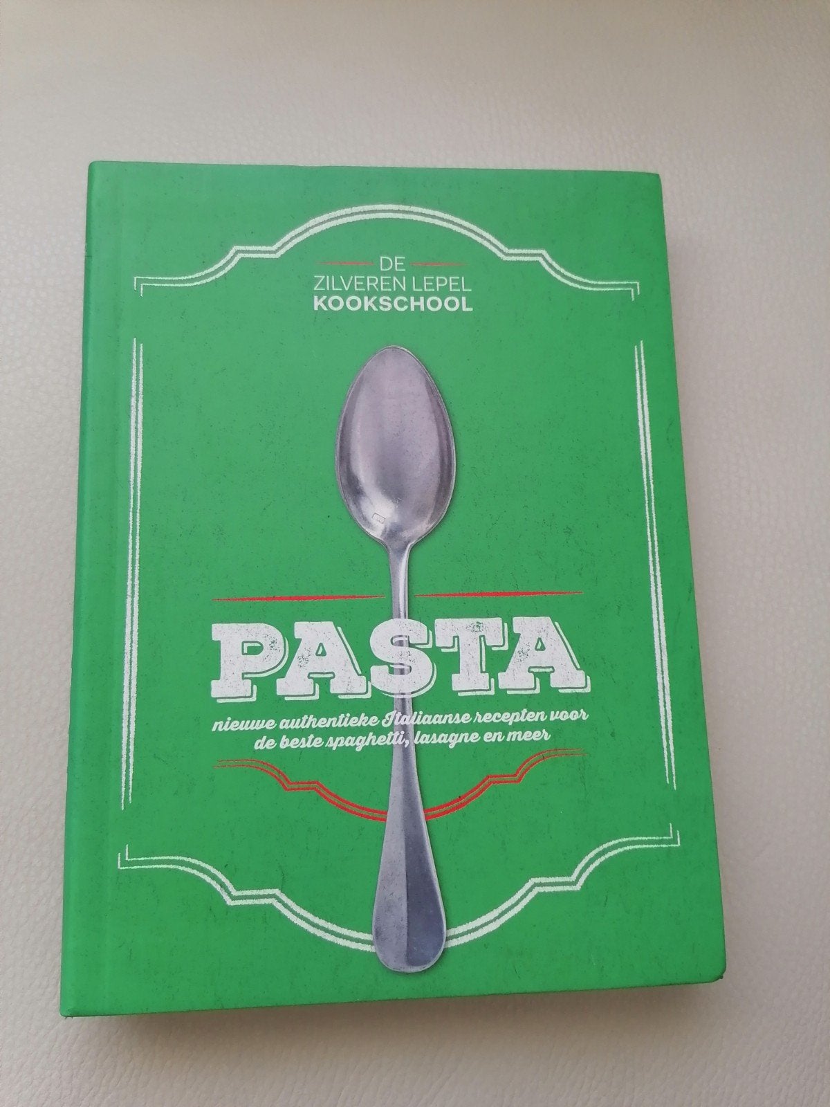 De Zilveren Lepel Kookschool: Pasta - Italiaanse Recepten, Italië, Ophalen of Verzenden, Zo goed als nieuw, Hoofdgerechten