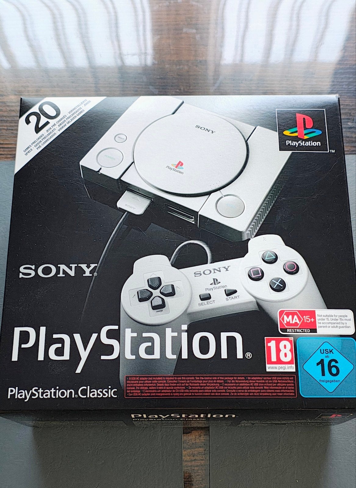 PlayStation Classic met extra games en 2 controllers, Spelcomputers en Games, Ophalen of Verzenden, Zo goed als nieuw, Met 2 controllers