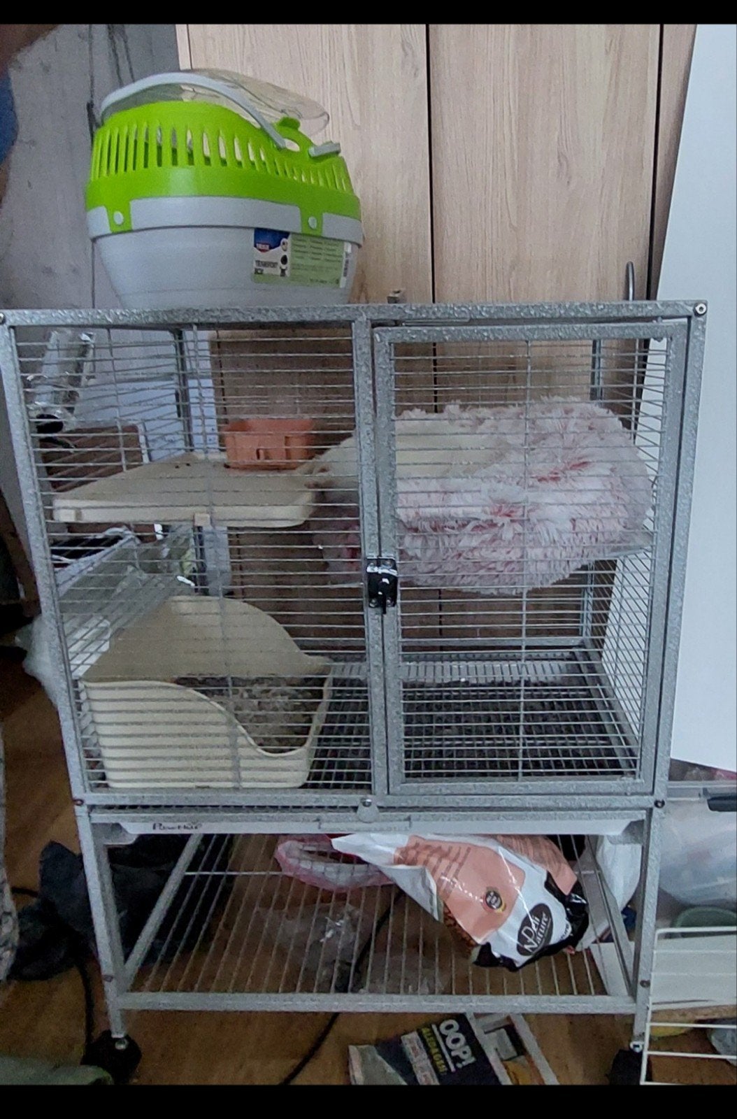 Mooi kooi op wielen, weinig gebruikt., Dieren en Toebehoren, Ophalen, Zo goed als nieuw, Metaal, Vogelkooi