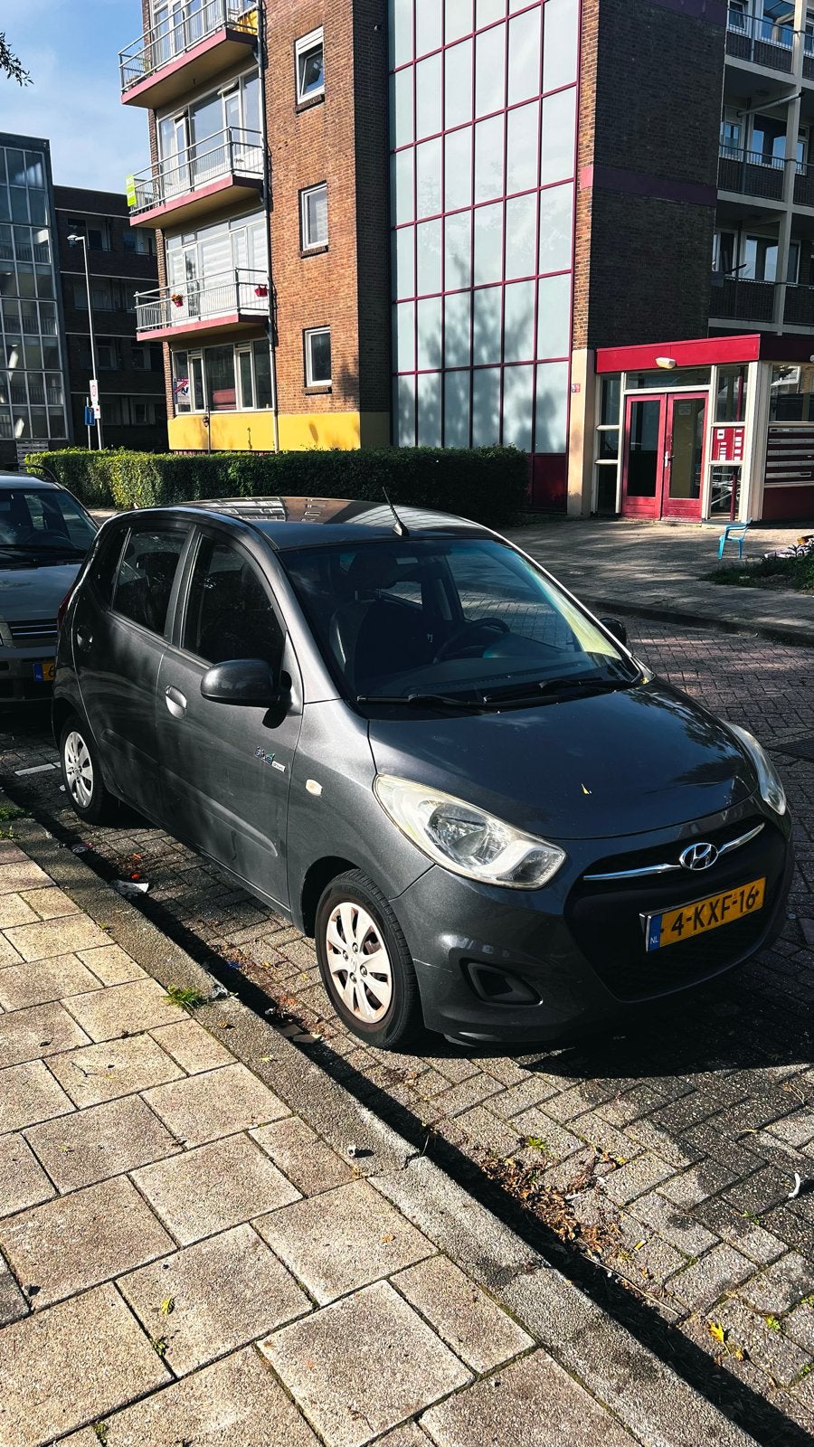 Hyundai i10 1.0 5DR 2013 Grijs, Auto's, Voorwielaandrijving, 31 €/maand, 400 kg, Origineel Nederlands