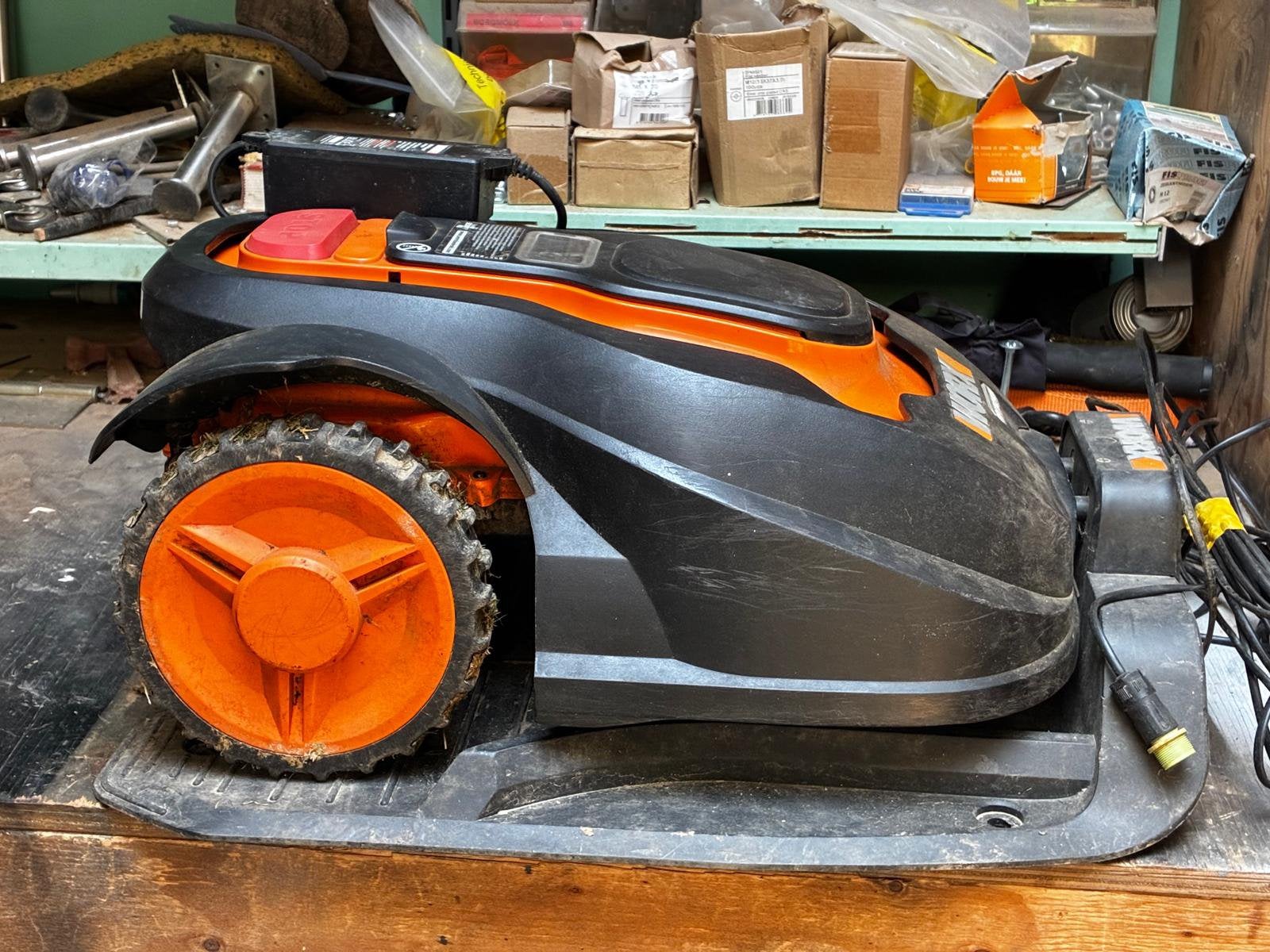 Worx robotgrasmaaier, Ophalen of Verzenden, Gebruikt, 20 tot 25 cm, Met regensensor