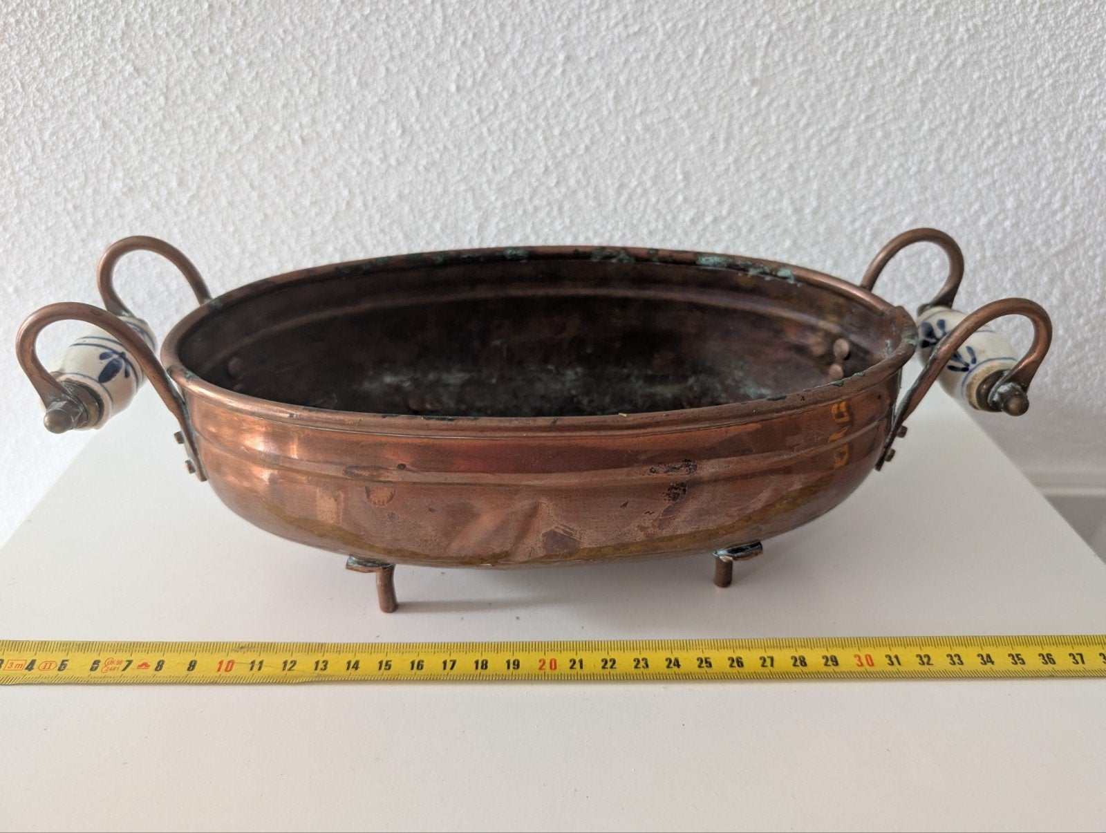 Antieke koperen jardinière / plantenbak met porseleinen hand, Antiek en Kunst, Antiek | Koper en Brons, Ophalen