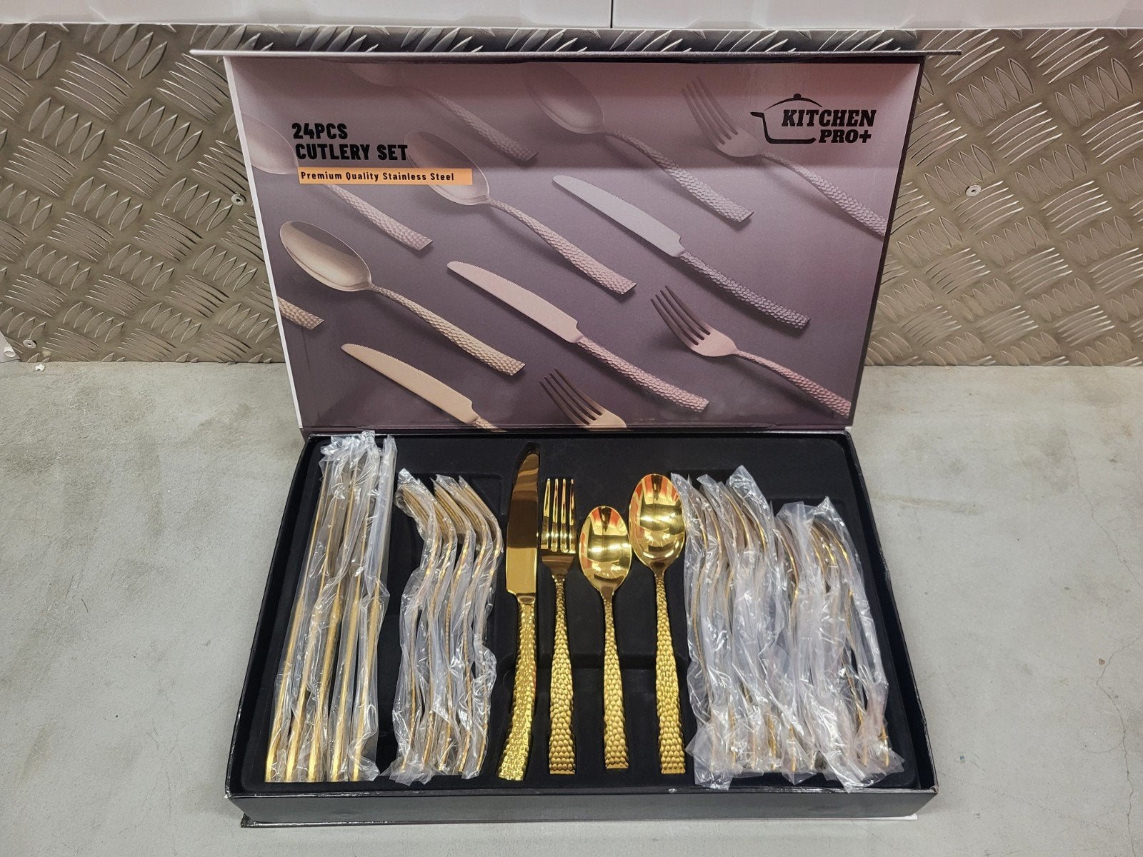 24-delige Gouden Bestekset - Nieuw in Doos, Huis en Inrichting, Ophalen of Verzenden, Nieuw, Rvs of Chroom