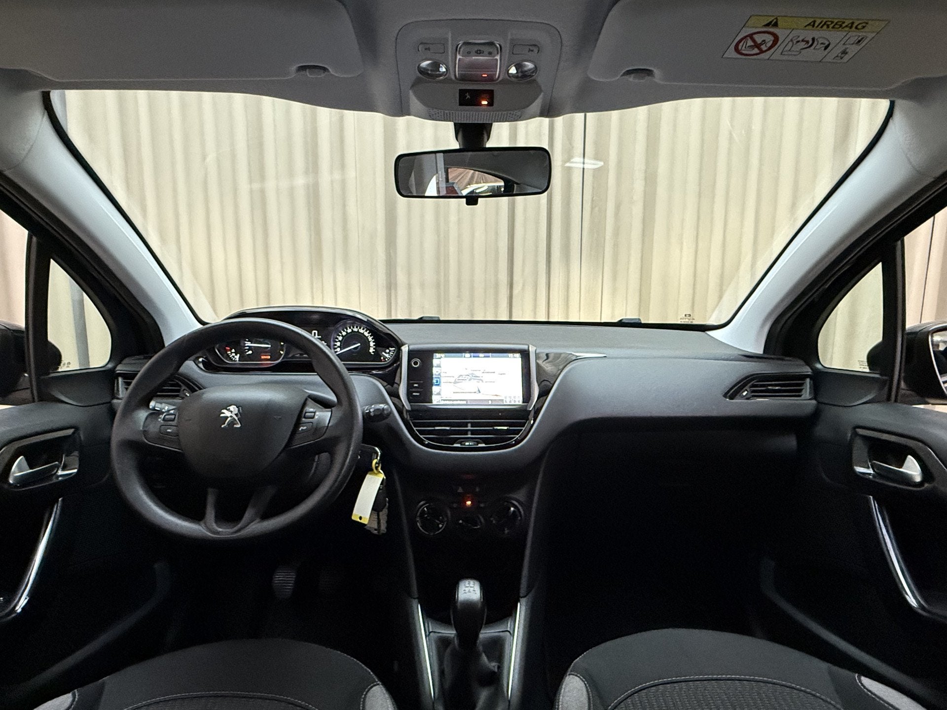 Peugeot 208 1.2 PureTech Blue Lion OrgNL! / 82PK / Carplay /, Voorwielaandrijving, Gebruikt, 1199 cc, Leder en Stof