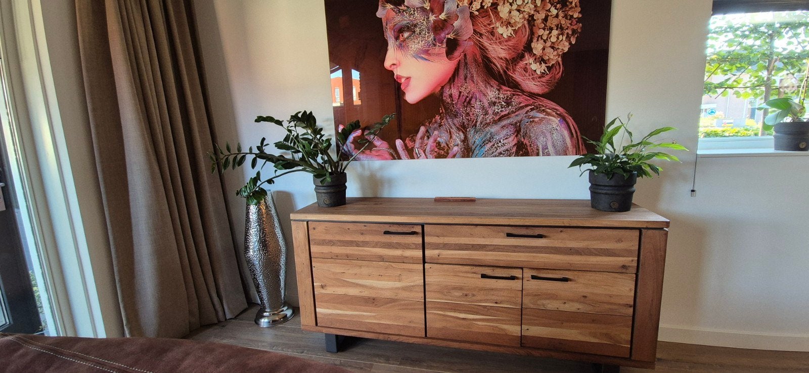 Hender & Hazel dressoir in kikar hout met metalen details, Met lade(s), Modern, Industrieel, 150 tot 200 cm, Zo goed als nieuw