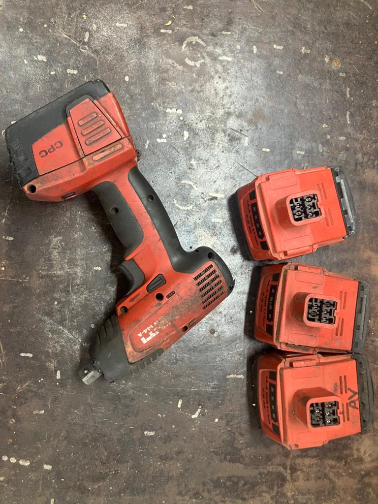 Hilti SIW 144-A Accu Slagmoersleutel met 4 Accu's, Gebruikt, Variabele snelheid, Overige typen, Ophalen of Verzenden