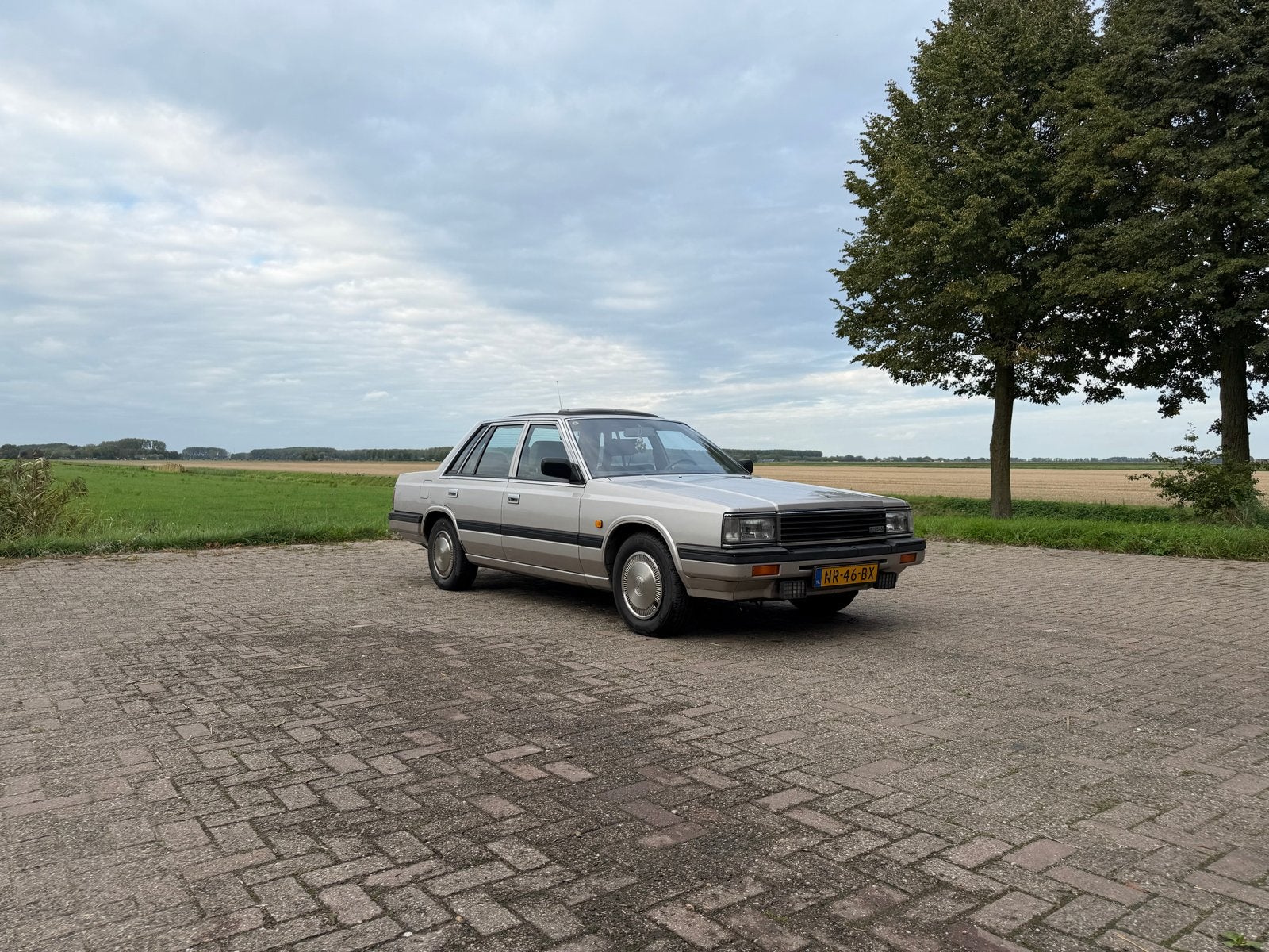 Nissan Laurel 2.8 SGL AUT 1985 Grijs oldtimer, Auto's, Automaat, Origineel Nederlands, Diesel, 81 pk