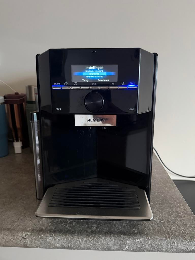 Siemens EQ.9 s100 volautomatische espressomachine, Afneembaar waterreservoir, Gebruikt, 10 kopjes of meer, Koffiemachine
