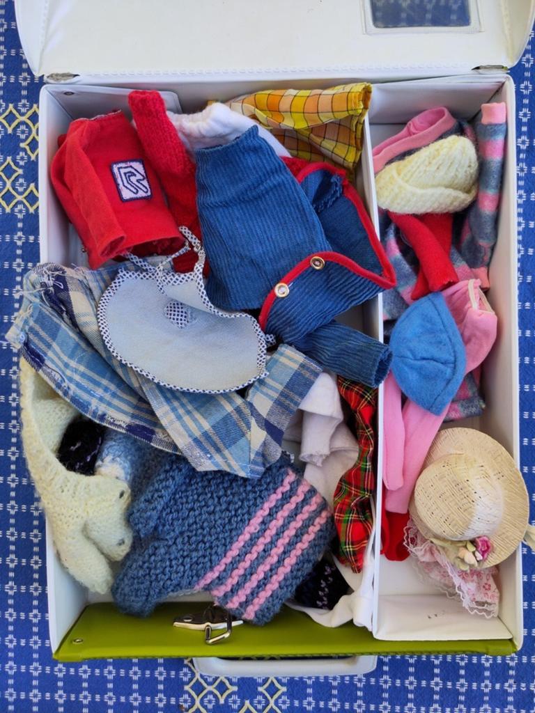 BARBIE Koffer vol kleertjes 💚 FLEUR of SINDY 💚 Vintage, Ophalen of Verzenden, Gebruikt, Kleertjes