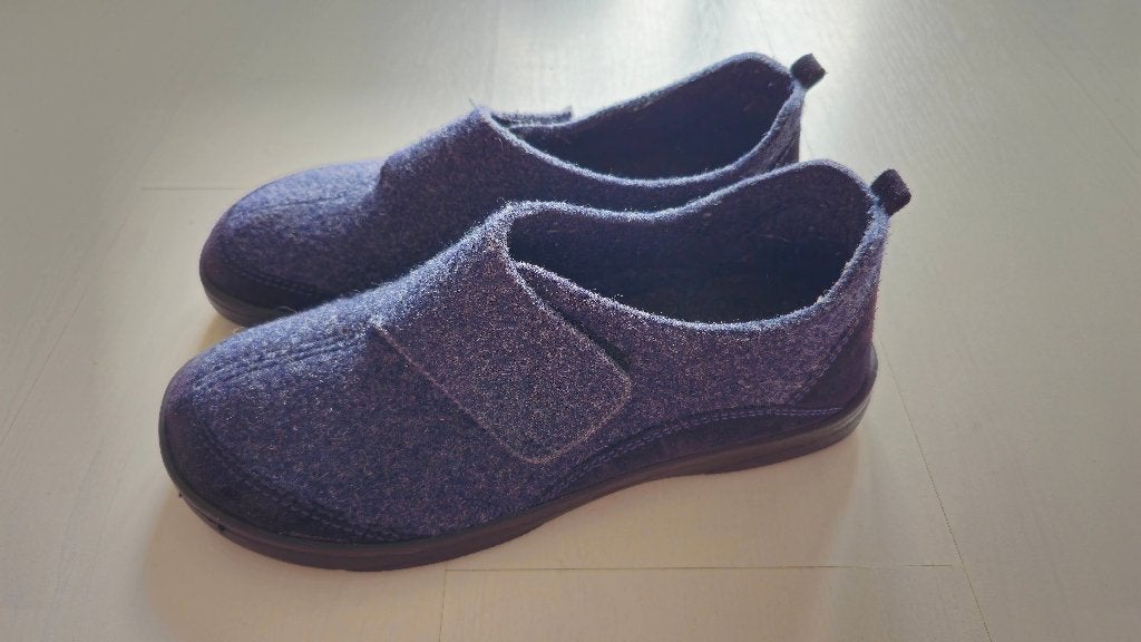 Sloffen pantoffels maat 42 Helvesko, Kleding | Dames, Ophalen of Verzenden, Gedragen, Pantoffels of Sloffen