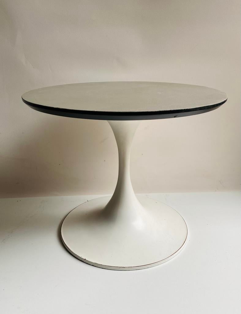 Space Age bijzettafel met tulp-voet , Tamburin Sweden