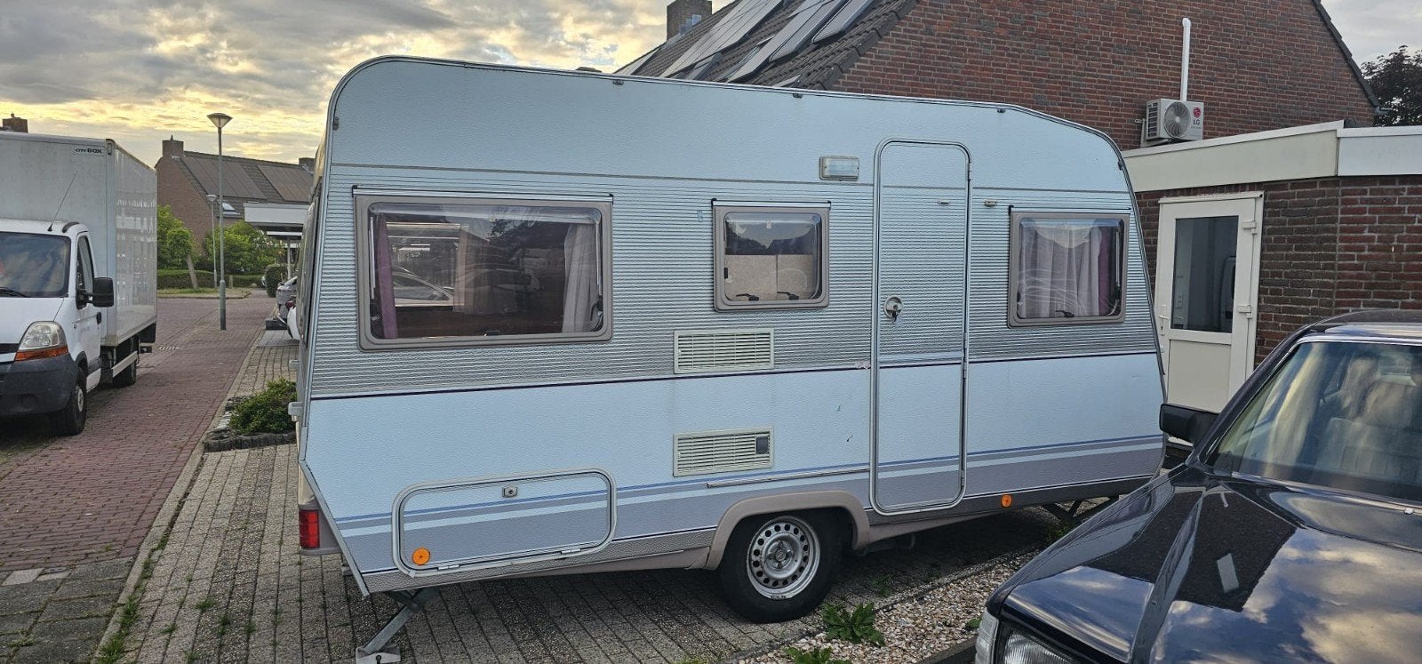Dethleffs Caravan uit 1996 - Comfortabel en Compleet, Koelkast, Treinzit, Particulier, Dethleffs