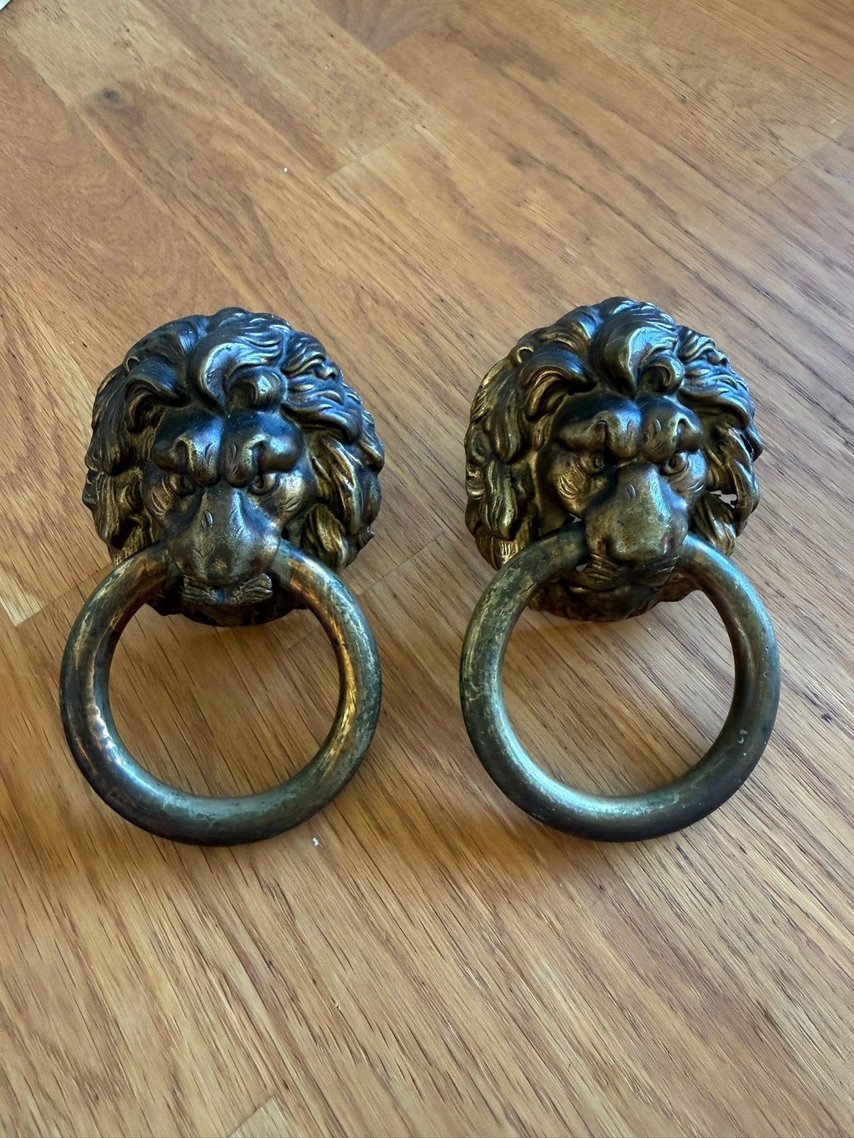 Antieke leeuwenkop meubelgrepen / ringgrepen set van 2, Ophalen of Verzenden, Koper