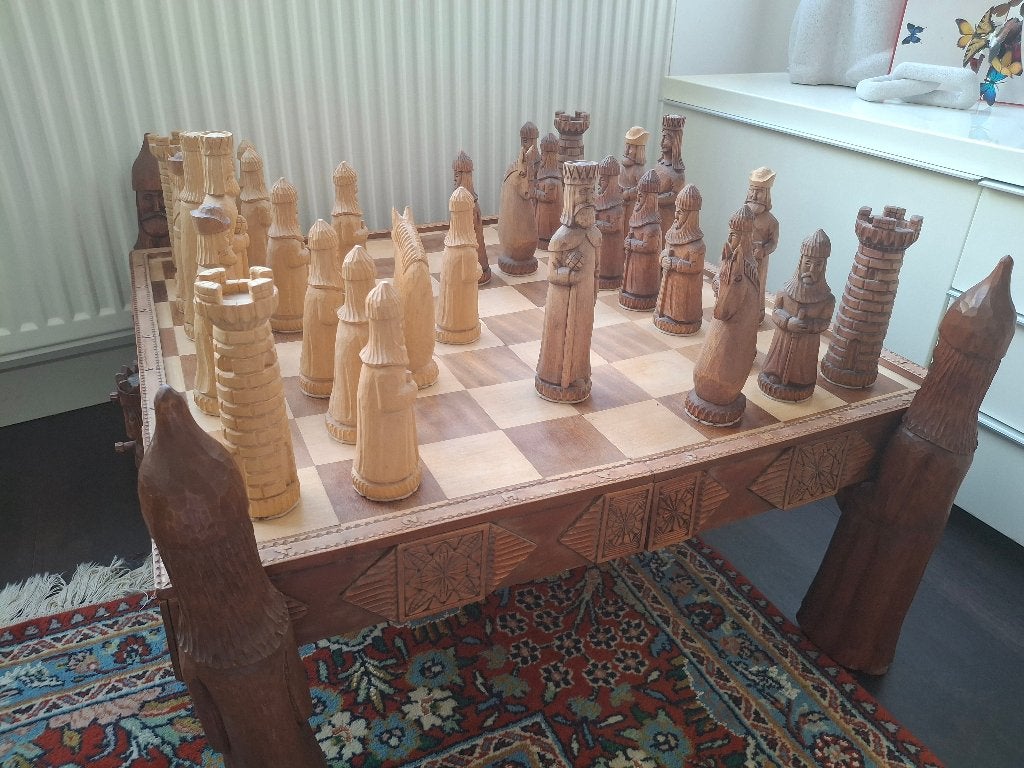 Schaakspel Geheel Houtsnijwerk, Een of twee spelers, Ophalen, Zo goed als nieuw, Onbekend