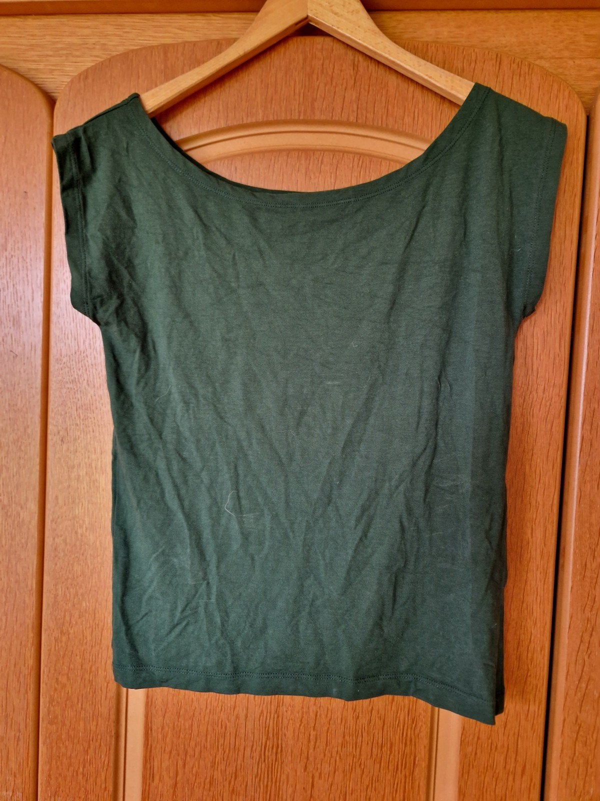 Donkergroen T-shirt met korte mouwen en wijde hals, Heart, Ophalen of Verzenden, Korte mouw, Maat 36 (S)