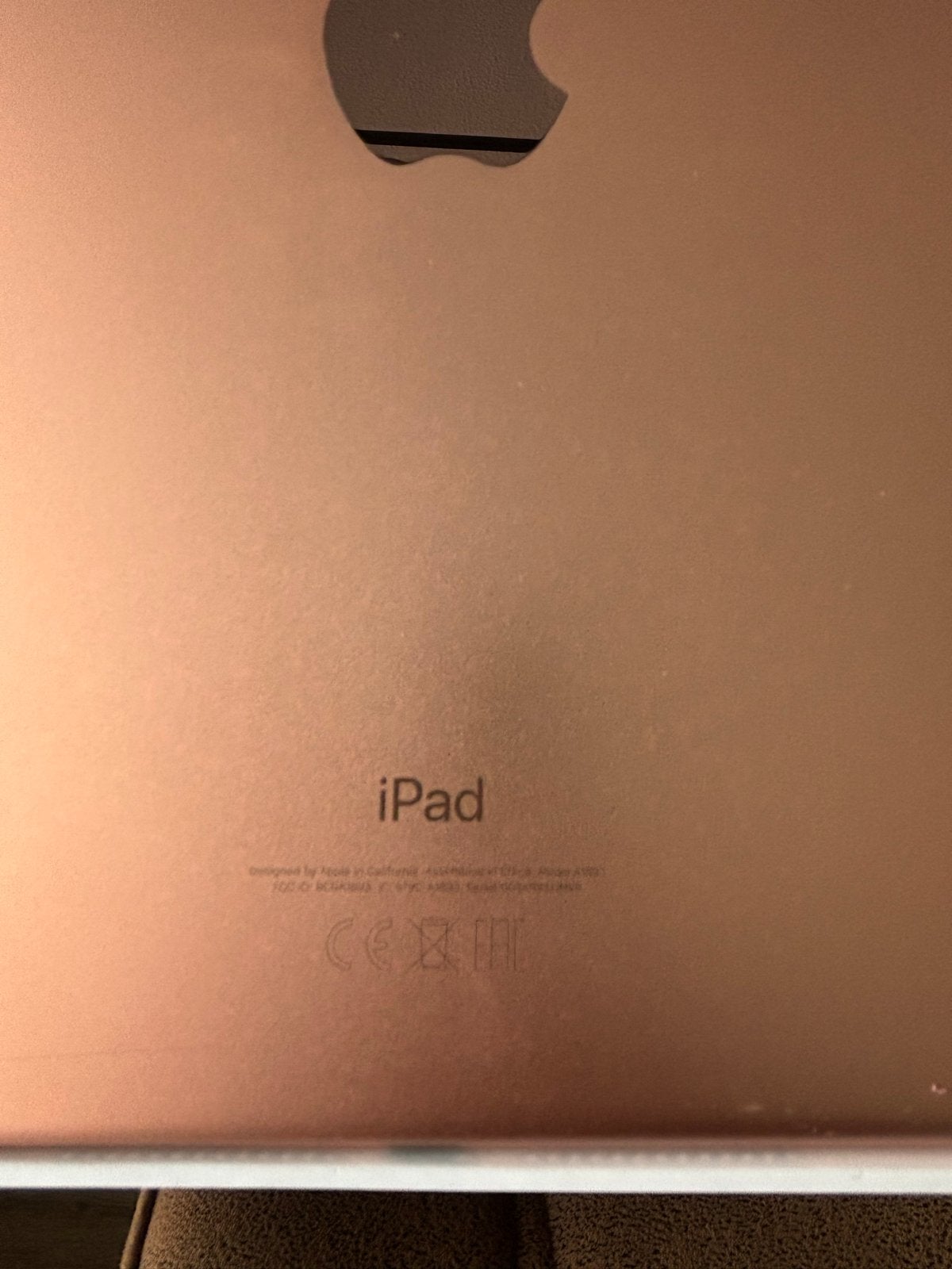 Apple iPad Wi-Fi 32GB Goud (6e generatie), Computers en Software, Apple iPads, Zo goed als nieuw, Apple iPad, Wi-Fi, 10 inch, 32 GB