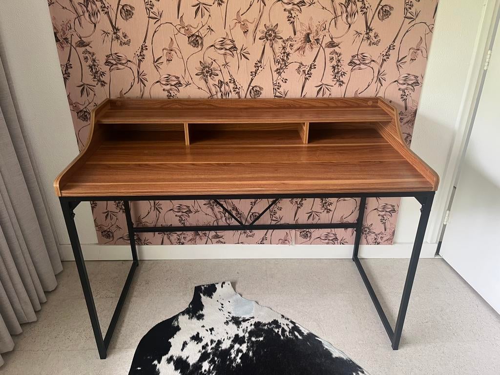 Bureau (notenhout), Huis en Inrichting, Ophalen of Verzenden, Zo goed als nieuw