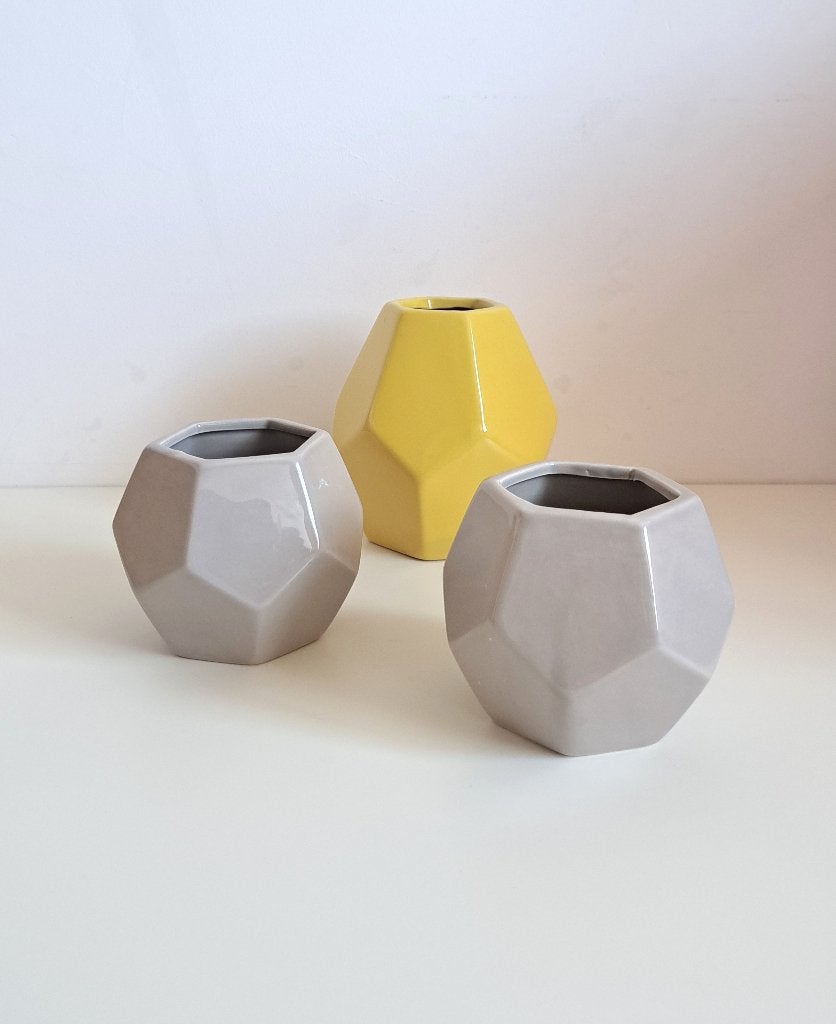 Maisons du Monde - Set van vaasje en twee bloempotjes, Huis en Inrichting, Ophalen of Verzenden, Zo goed als nieuw, Geel, Steen/keramiek