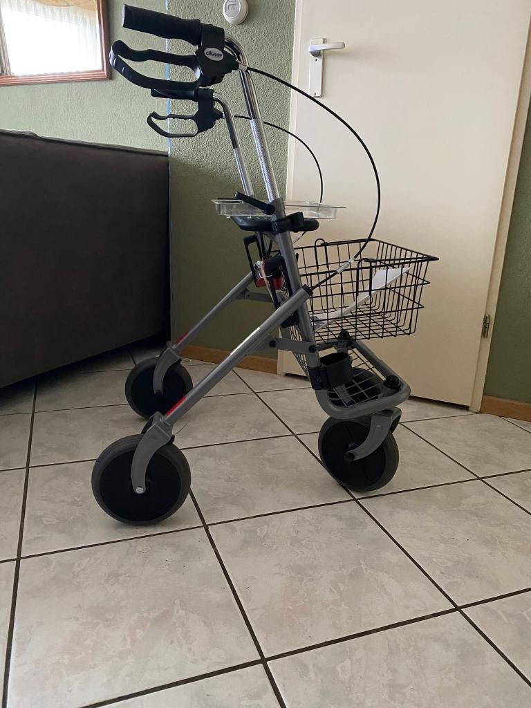 Te Koop Rollator Cristallo, Kleur grijs, Diversen, Rollators, Ophalen, Opvouwbaar, Zo goed als nieuw
