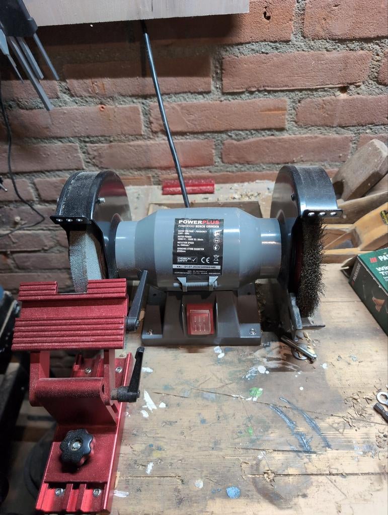 Powerplus bankslijpmachine met slijpgeleider, Ophalen, Gebruikt, Minder dan 700 watt, Werkbankslijpmachine