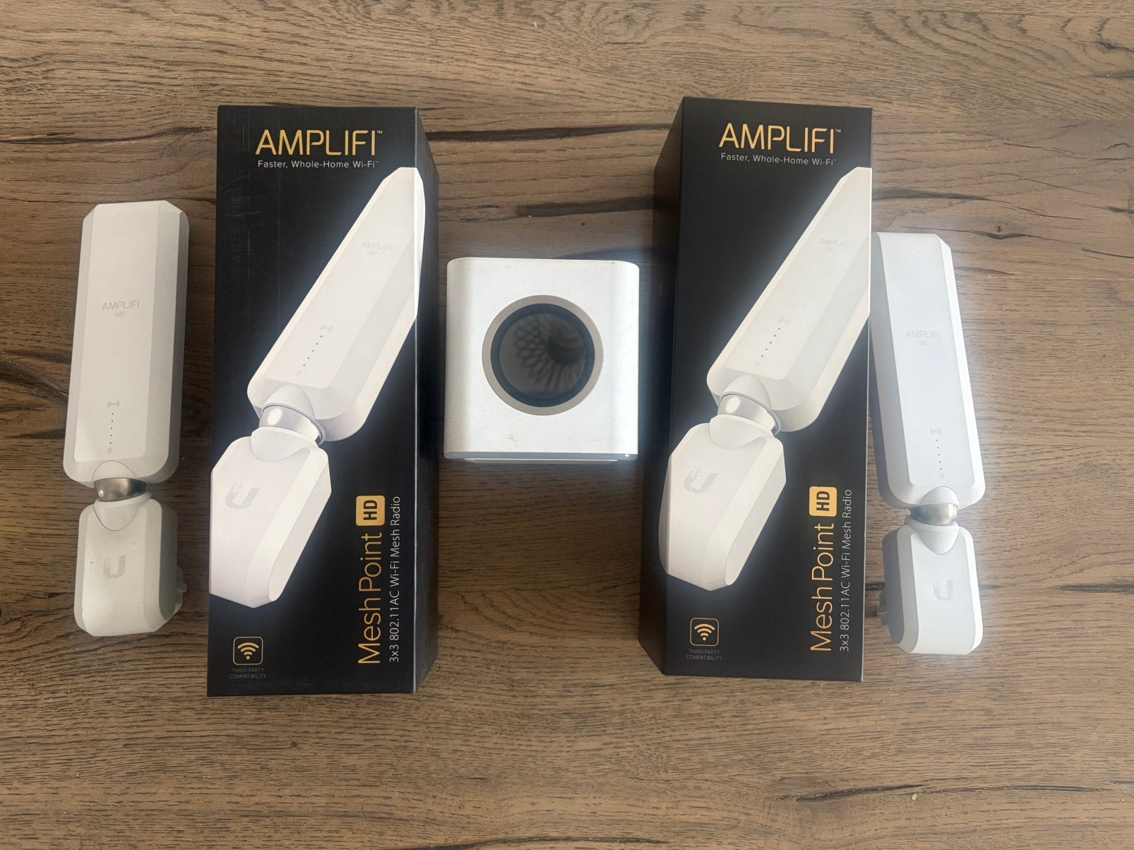 Ubiquiti Amplifi router met 2 mesh points (versterkers) ZGAN, Computers en Software, Routers en Modems, Zo goed als nieuw, Ophalen
