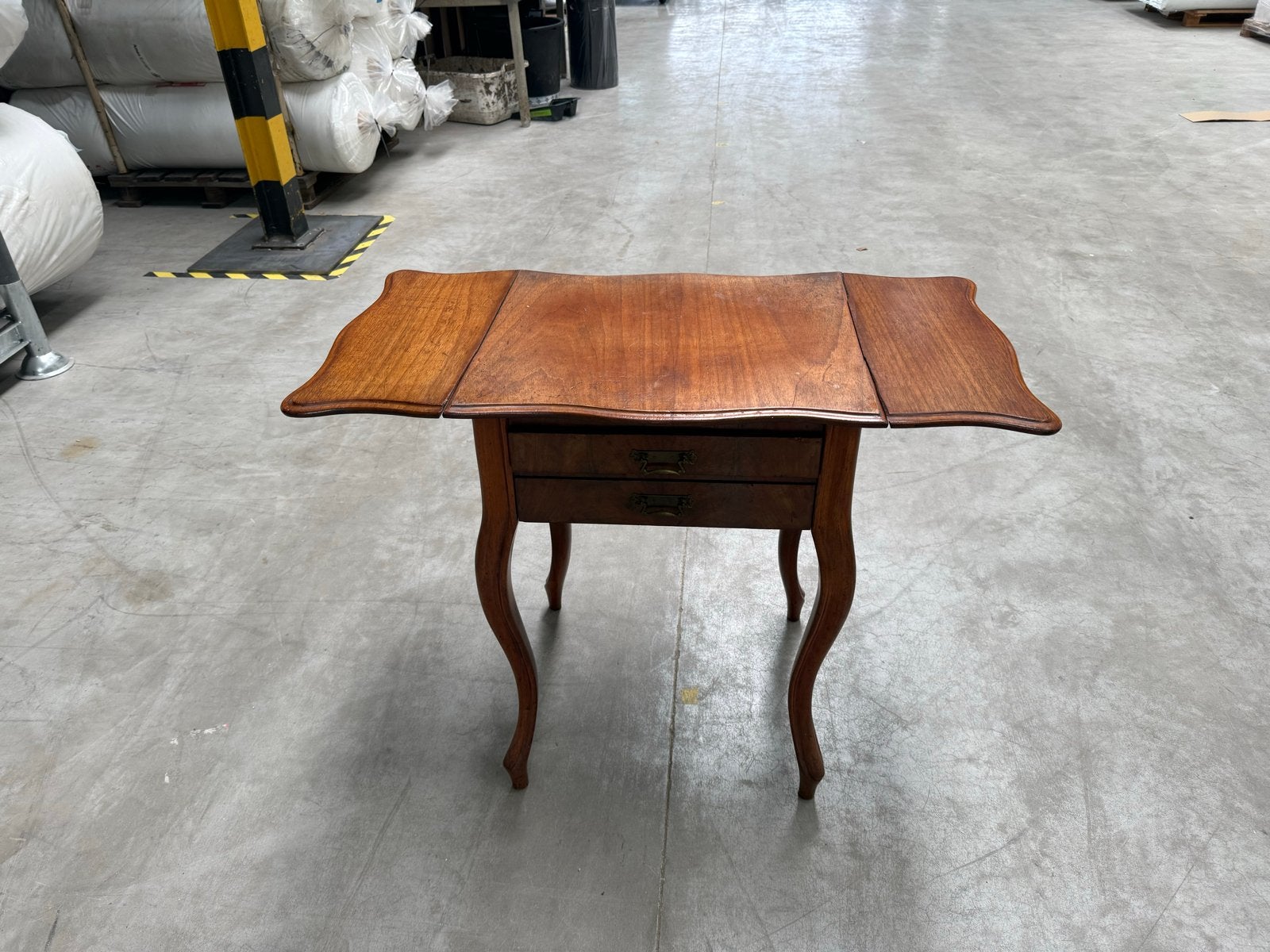 Antieke bijzettafel met lades en uitklapbare bladen, Antiek en Kunst, Ophalen