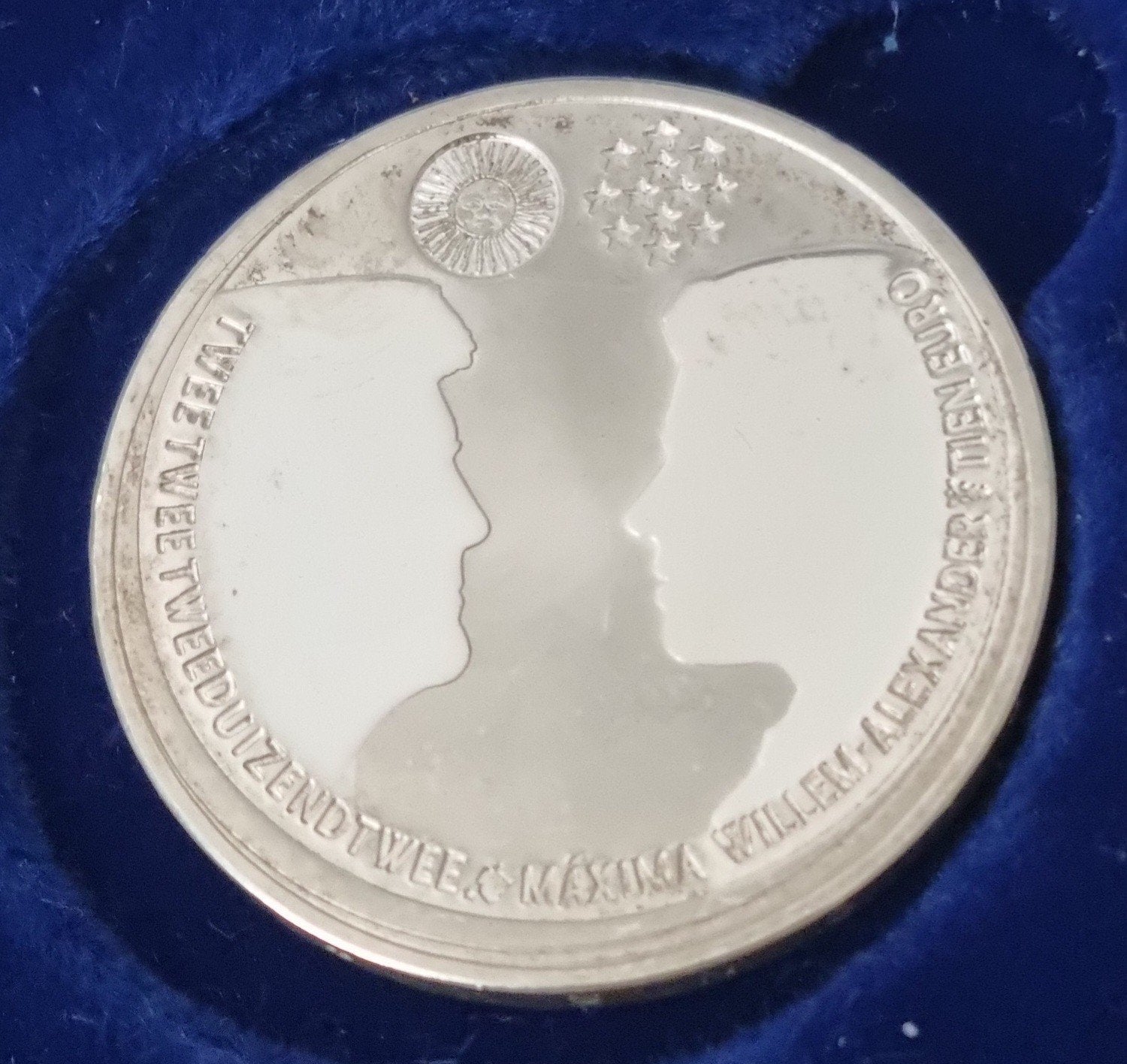 2 Zilveren munt Beatrix & Willem-Alexander & Máxima 2002, Postzegels en Munten, Verzenden, Koningin Beatrix, Euro's