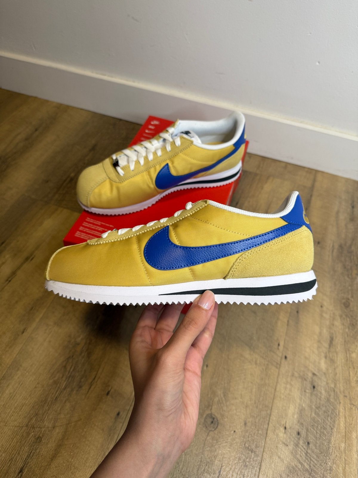 Nieuwe Nike Cortez Sneakers Maat 42 - Geel/Blauw, Ophalen of Verzenden, Nieuw, Sneakers of Gympen