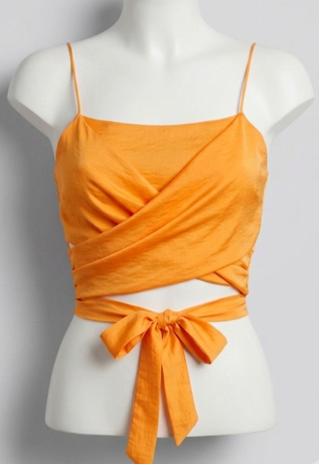 NA-KD Satin Wrap Crop Top Orange / Geel – Nieuw (maat 36), Kleding | Dames, NA-KD, Geel, Nieuw, Ophalen of Verzenden