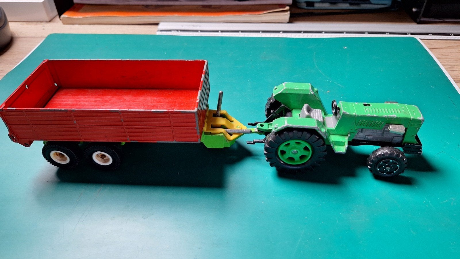 Tractor van Majorette met dubbelassige kar van Siku, Hobby en Vrije tijd, Modelauto's | 1:32, Ophalen of Verzenden, Gebruikt, Tractor of Landbouw