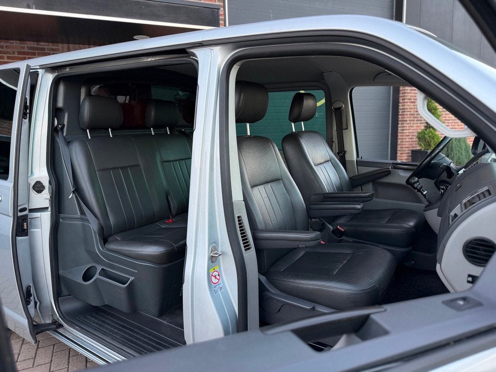 Volkswagen Transporter 2.0 TDI L2H1 DC Comfortline 140PK Dub, Auto's, Bestelauto's, Euro 5, Gebruikt, Zwart, 4 cilinders