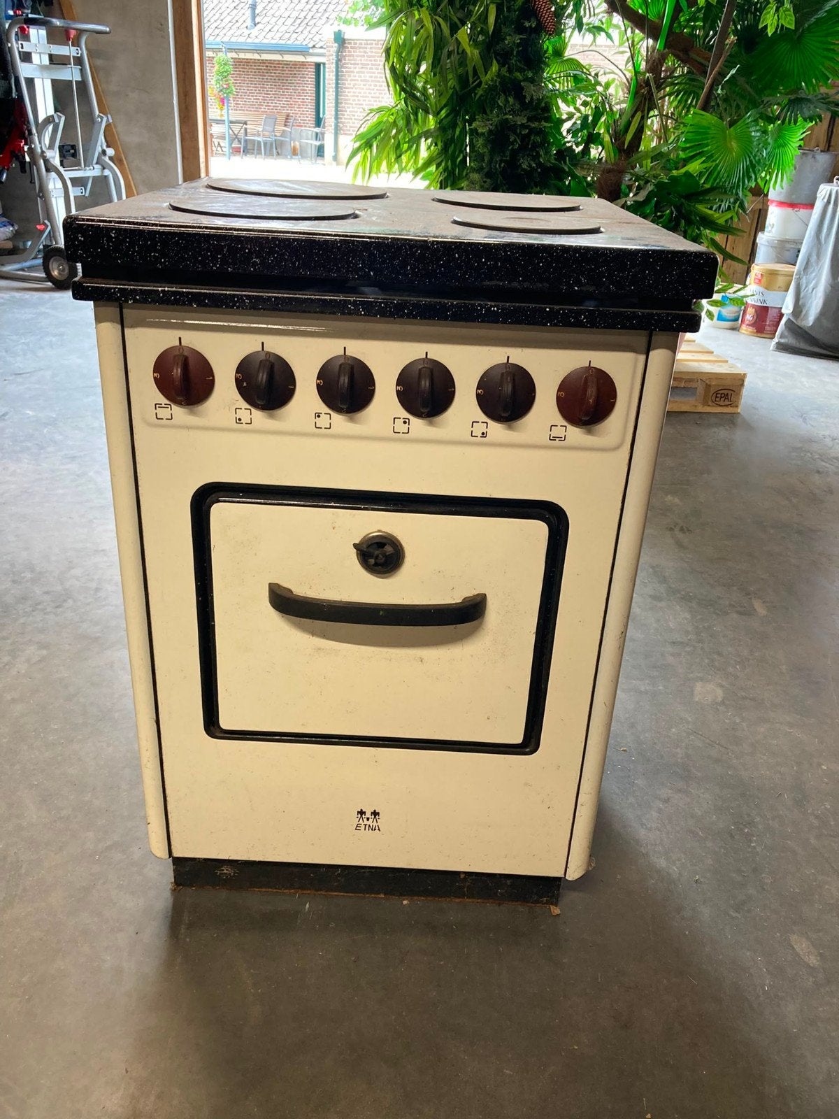 Etna Vrijstaand Elektrisch Fornuis uit de jaren 50/60met 4 K, Gebruikt, 85 tot 90 cm, Elektrisch, 4 kookzones