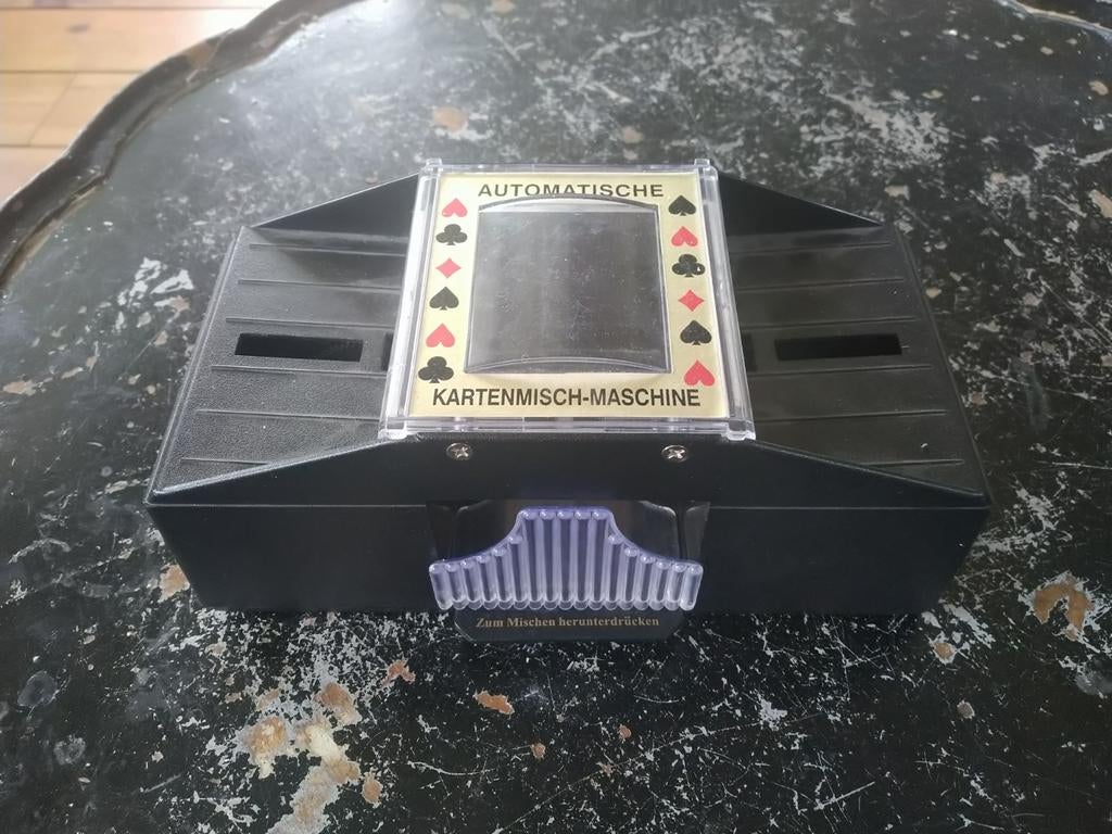 Automatische kaartenschudder, Vijf spelers of meer, Ophalen, Zo goed als nieuw
