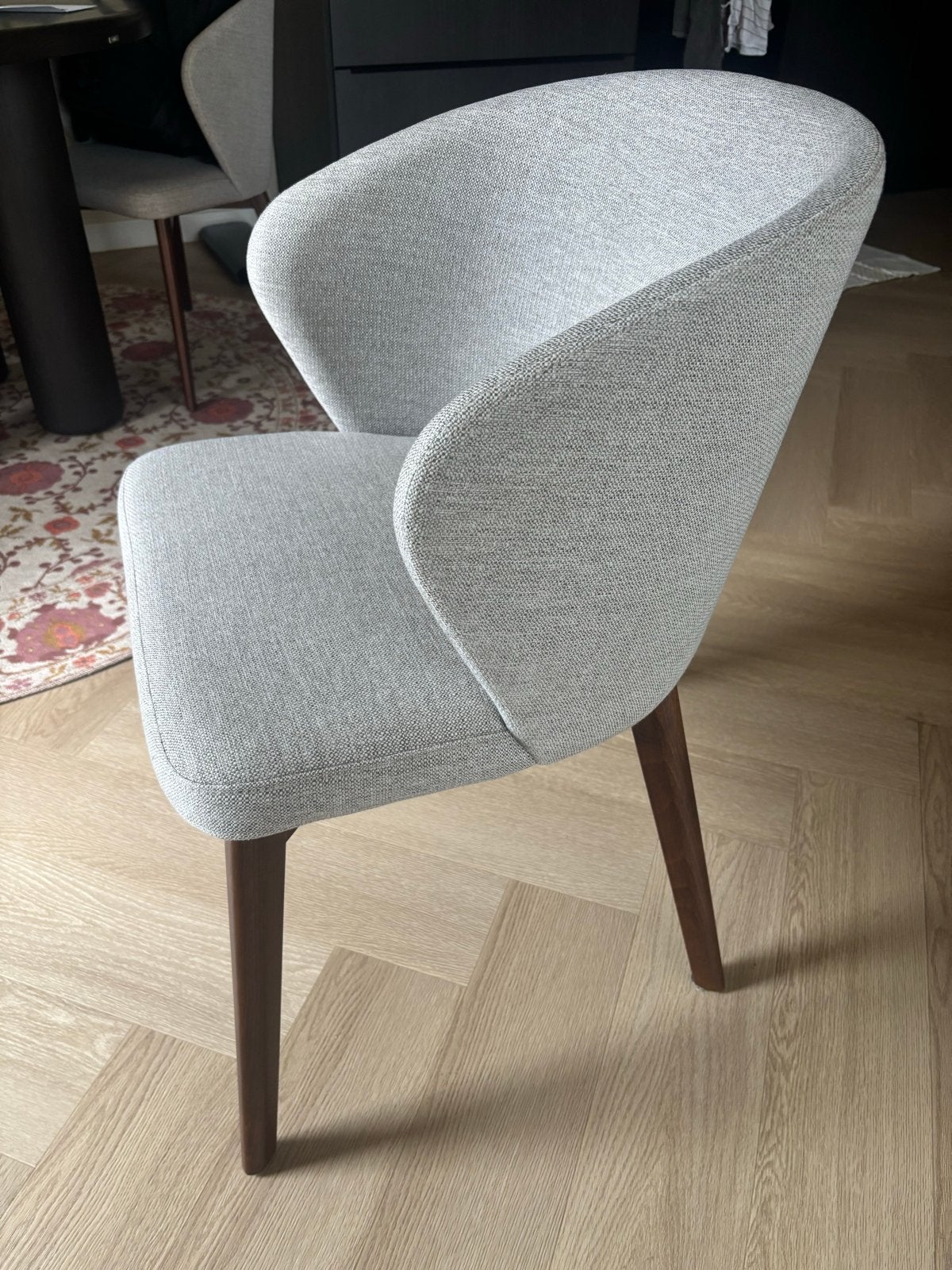 4x Kave Home eetkamerstoel, zo goed als nieuw. €150 per stuk, Huis en Inrichting, Ophalen, Zo goed als nieuw, Hout, Eén