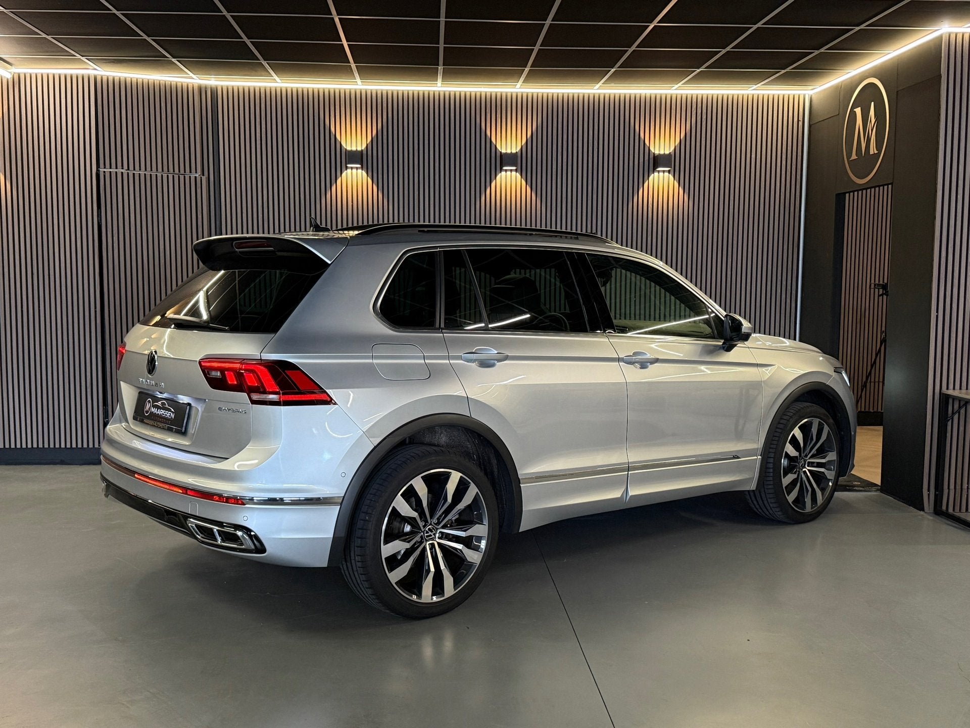Volkswagen TIGUAN 1.4 TSI eHybrid R-Line 245pk |pano|keyless, Auto's, Dealer onderhouden, Stof, 4 cilinders, 150 pk