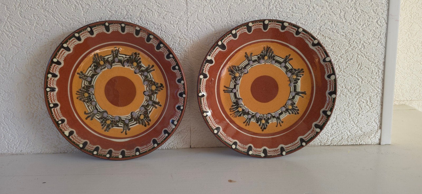 Set van 2 handbeschilderde Bulgaarse keramische borden, Ophalen