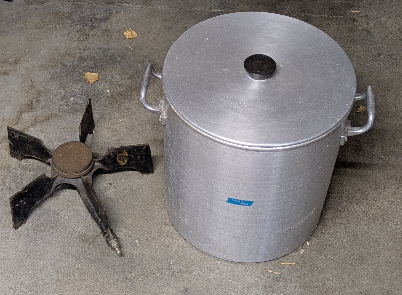 Gamel, grote aluminium pan 45 liter met brander, Huis en Inrichting, Keuken | Potten en Pannen, Ophalen, Gebruikt, Aluminium, Kookpan of Snelkookpan