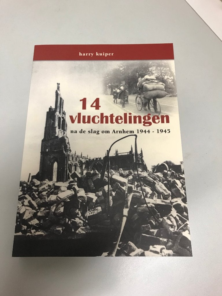 14 vluchtelingen Na de slag om Arnhem 1944 1945, Ophalen of Verzenden, Tweede Wereldoorlog, Gelezen, Algemeen
