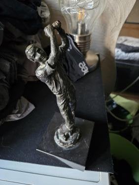 Bronzen beeldje van golfspeler op marmeren sokkel, Ophalen of Verzenden, Brons, 20 - 50 cm, Beeld