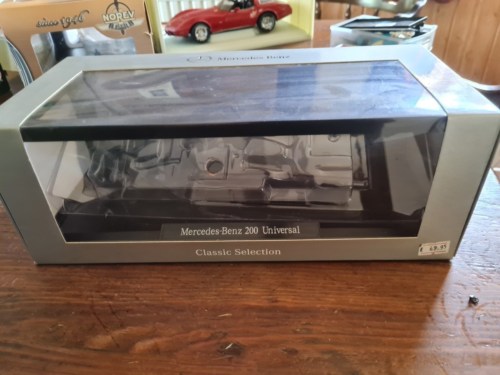 1:18 lege doos voor Mercedes Benz 200 Universal Norev, Hobby en Vrije tijd, Modelauto's | 1:18, Ophalen of Verzenden, Zo goed als nieuw