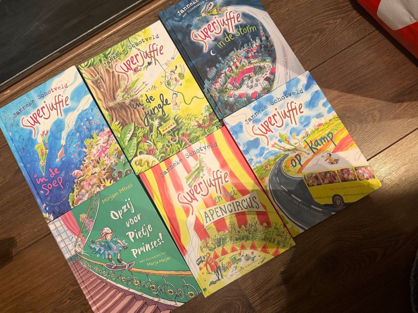 Superjuffie boekenreeks en Opzij voor Pietje Prinses!, Ophalen, Gelezen, Fictie algemeen