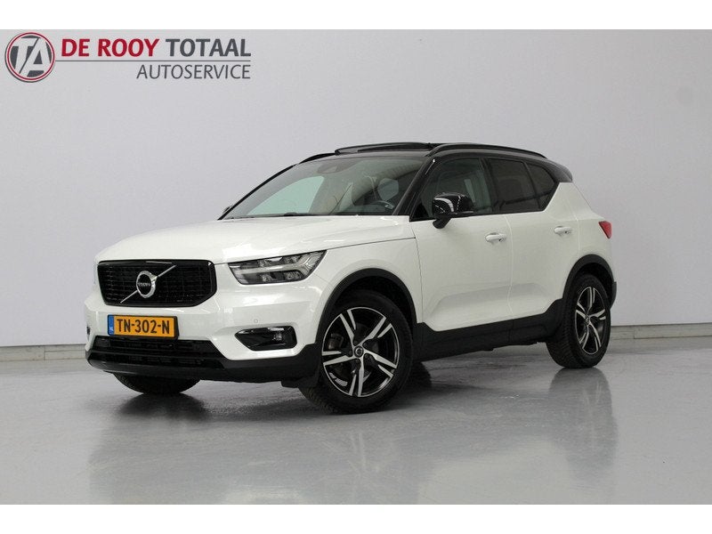 Volvo XC40 2.0 T4 R-Design 191PK, RIJKLAAR! AUTOMAAT | PANOR, Auto's, Volvo, 15 km/l, Euro 6, 1969 cc, Wit